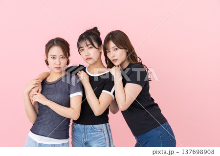 若い女性のビューティ 137698908