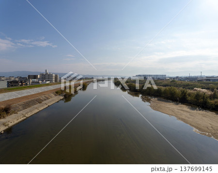 青空と大和川の風景 青空と大和川の風景 137699145