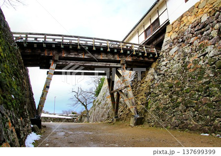 彦根八景・琵琶湖八景に選定される… 国宝『彦根城』の【天秤櫓と廊下橋】 彦根八景・琵琶湖八景に選定される… 国宝『彦根城』の【天秤櫓と廊下橋】 137699399