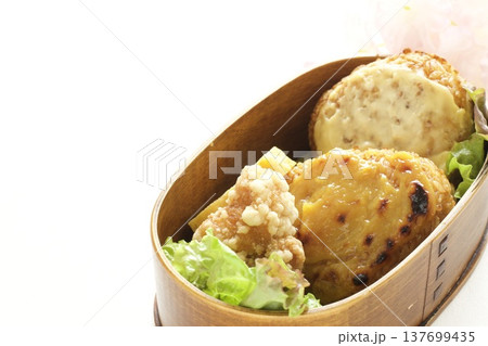 味噌焼きおにぎり弁当 137699435