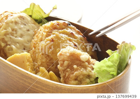 味噌焼きおにぎり弁当 137699439