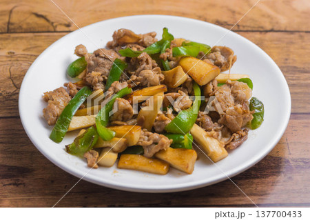 エリンギとピーマンと豚肉の炒め物 エリンギとピーマンと豚肉の炒め物 137700433