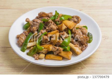 エリンギとピーマンと豚肉の炒め物 エリンギとピーマンと豚肉の炒め物 137700479