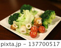 おいしいサラダ 137700517