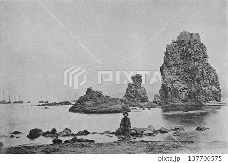 古写真　1894年　北海道小樽市の海岸とアイヌ民族 137700575