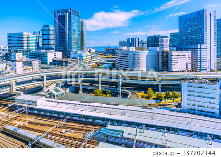 日本の横浜都市景観 横浜駅や横浜ベイクォーター、シーバス、Kアリーナ、そごう横浜店などを望む 日本の横浜都市景観 横浜駅や横浜ベイクォーター、シーバス、Kアリーナ、そごう横浜店などを望む 137702144