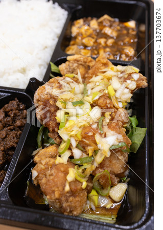 おいしい中華弁当、油淋鶏弁当 おいしい中華弁当、油淋鶏弁当 137703674