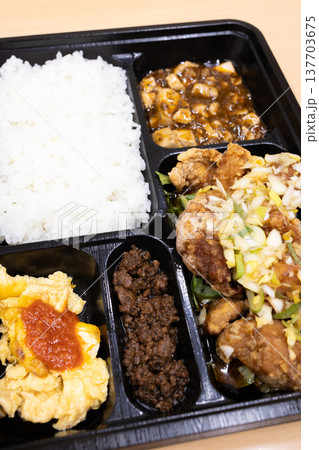 おいしい中華弁当、油淋鶏弁当 137703675