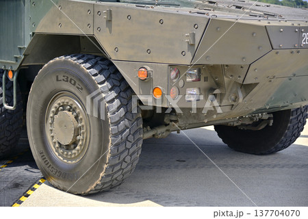 【神奈川】横須賀　海上自衛隊公開日の装甲車 137704070