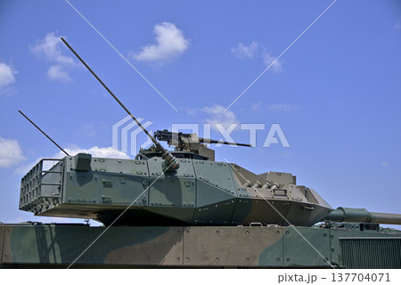 【神奈川】横須賀　海上自衛隊公開日の装甲車 137704071