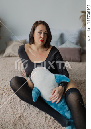Beautiful woman posing for photographer on bed in Beautiful woman posing for photographer on bed in 137706161