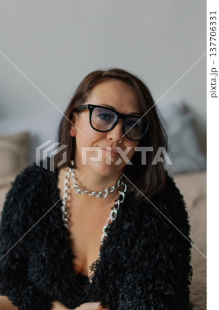 Beautiful woman posing for photographer on bed in Beautiful woman posing for photographer on bed in 137706331