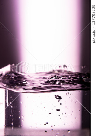 420.Droplet Collision Splash 137708239