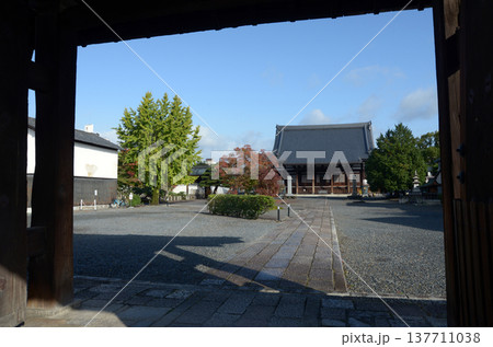 妙覚寺　山門から境内を望む　京都市上京区新町通鞍馬口下る 137711038