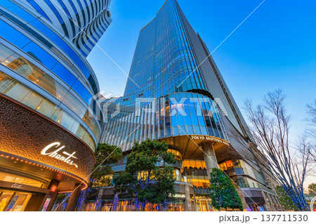 東京　千代田区 有楽町　東京ミッドタウン日比谷の夕景 137711530