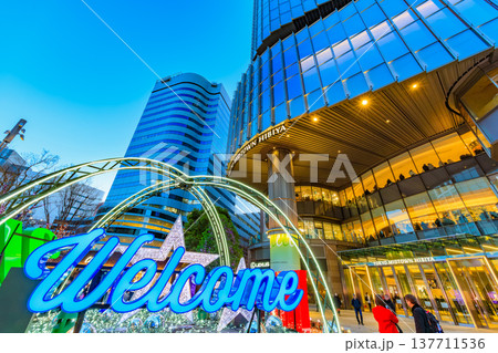 東京　千代田区 有楽町　東京ミッドタウン日比谷の夕景 137711536