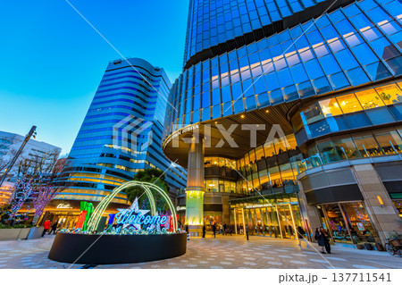 東京 千代田区 有楽町 東京ミッドタウン日比谷の夕景 東京 千代田区 有楽町 東京ミッドタウン日比谷の夕景 137711541