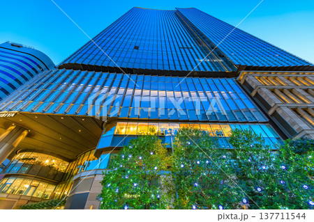 東京 千代田区 有楽町 東京ミッドタウン日比谷の夕景 東京 千代田区 有楽町 東京ミッドタウン日比谷の夕景 137711544