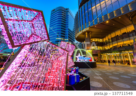 東京 千代田区 有楽町 東京ミッドタウン日比谷の夕景 東京 千代田区 有楽町 東京ミッドタウン日比谷の夕景 137711549