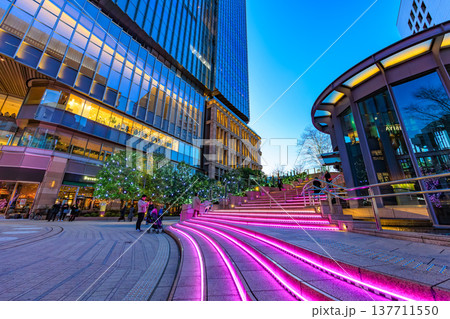 東京 千代田区 有楽町 東京ミッドタウン日比谷の夕景 東京 千代田区 有楽町 東京ミッドタウン日比谷の夕景 137711550
