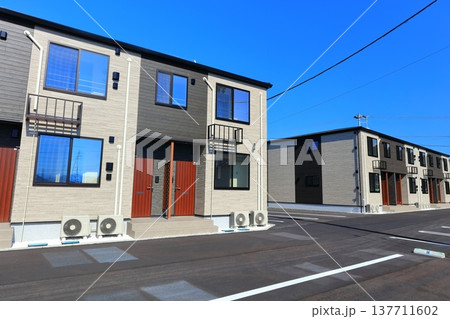 アパート・マンション・集合住宅・住宅のイメージ アパート・マンション・集合住宅・住宅のイメージ 137711602