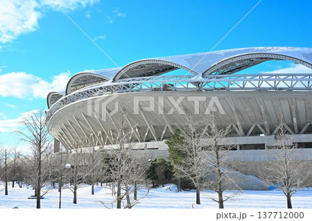 雪景色のビッグスワンスタジアム(新潟県新潟市) 雪景色のビッグスワンスタジアム(新潟県新潟市) 137712000