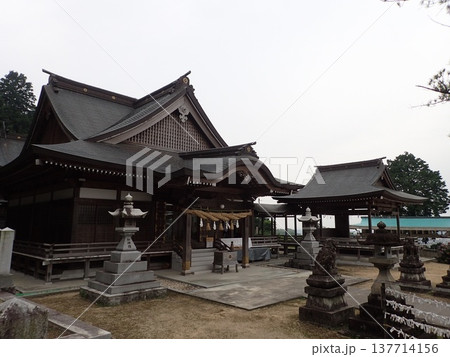 香川県観音寺市の藤目山の麓、岩鍋池の畔にある神社で、あじさいの宮、アジサイ神社とも呼ばれる粟井神社 137714156