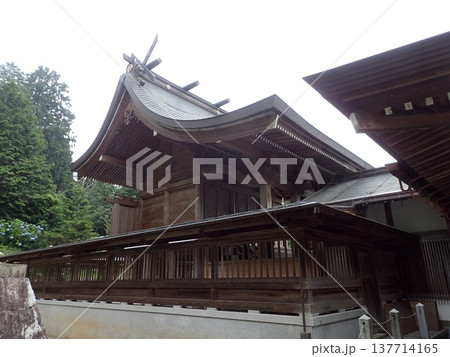 香川県観音寺市の藤目山の麓、岩鍋池の畔にある神社で、あじさいの宮、アジサイ神社とも呼ばれる粟井神社 香川県観音寺市の藤目山の麓、岩鍋池の畔にある神社で、あじさいの宮、アジサイ神社とも呼ばれる粟井神社 137714165