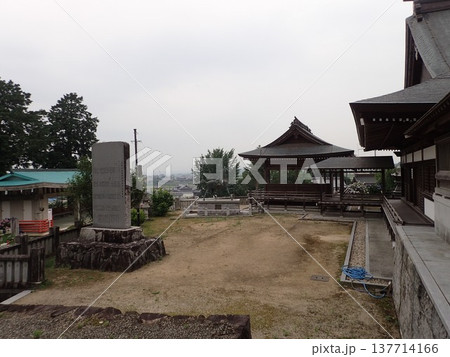 香川県観音寺市の藤目山の麓、岩鍋池の畔にある神社で、あじさいの宮、アジサイ神社とも呼ばれる粟井神社 137714166