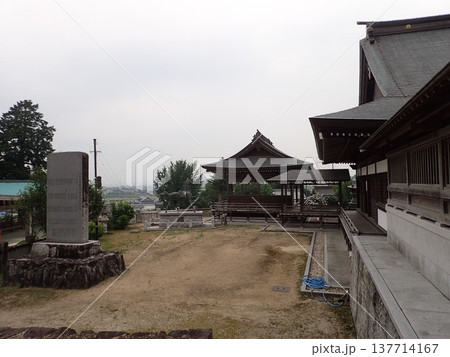 香川県観音寺市の藤目山の麓、岩鍋池の畔にある神社で、あじさいの宮、アジサイ神社とも呼ばれる粟井神社 137714167