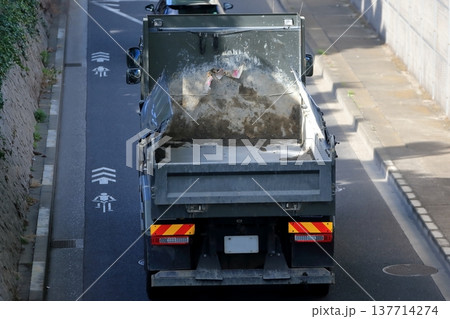 ダンプトラック　イメージ 137714274