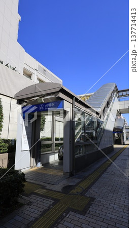 ゆりかもめ台場駅2C出口、エスカレーターが設置 137714413