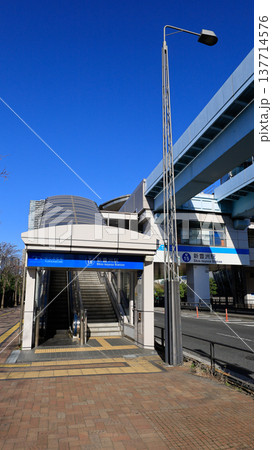ゆりかもめ新豊洲駅1A出口、エスカレーターが設置 ゆりかもめ新豊洲駅1A出口、エスカレーターが設置 137714576