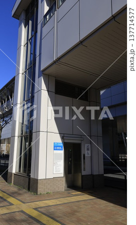 ゆりかもめ新豊洲駅エレベーター出口(1A出口) ゆりかもめ新豊洲駅エレベーター出口(1A出口) 137714577