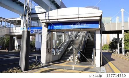 ゆりかもめ新豊洲駅2A出口、エスカレーターが設置 ゆりかもめ新豊洲駅2A出口、エスカレーターが設置 137714580