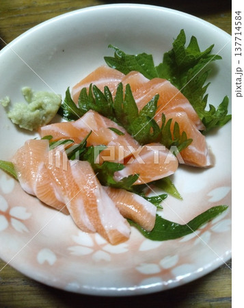 家庭料理 サーモンの刺身 家庭料理 サーモンの刺身 137714584