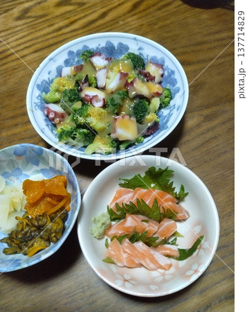 家庭料理　夕食の小鉢のおかず、 137714829