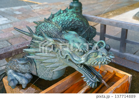 Kyoto, Japan - Sep 23 2024, Close-up view of the head of a bronze statue of a Chinese dragon, at entrance of Temple of Pure Water, Kiyomizu-dera Temple, with people in the background, Kyoto, Japan 137714889