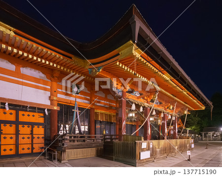 Kyoto, Japan - Sep 23 2024, Panoramic view of the facade of Yasaka Jinja Shrine, a red-colored Shinto temple building illuminated by street light, at night, without people, Kyoto, Japan 137715190