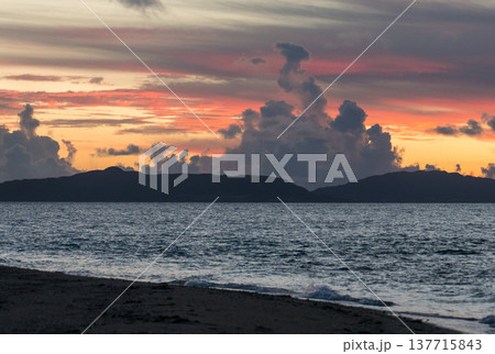 小浜島の朝焼け 小浜島の朝焼け 137715843