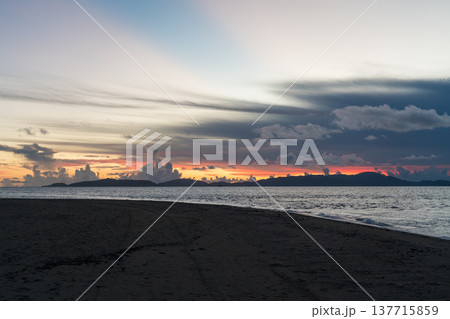 小浜島の朝焼け 小浜島の朝焼け 137715859