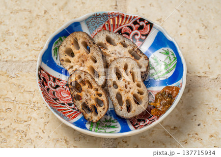 蓮根炭火焼き シャキシャキ食感の焼き野菜 137715934