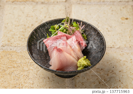 ぶり刺身 新鮮なブリを味わう和食の定番お造り 137715963