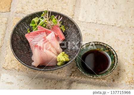 ぶり刺身 新鮮なブリを味わう和食の定番お造り ぶり刺身 新鮮なブリを味わう和食の定番お造り 137715966