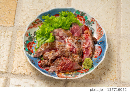 メガネ炙り焼き 炭火で香ばしく焼いた希少部位の肉料理 137716052