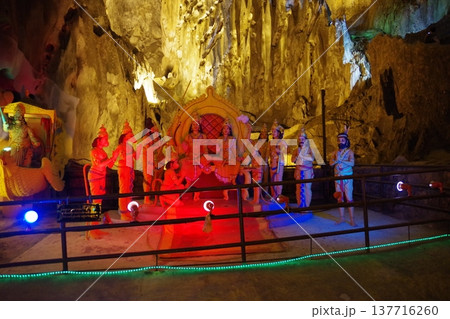 マレーシア　バトゥ洞窟 137716260