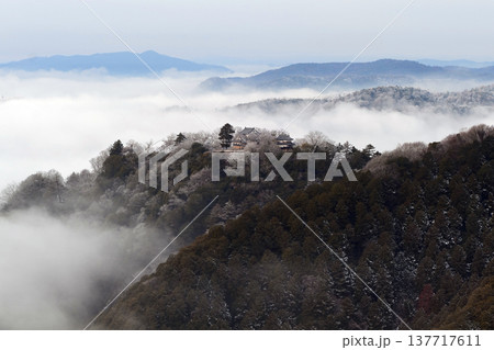 冬の雲海と備中松山城（天空の山城）25233 137717611