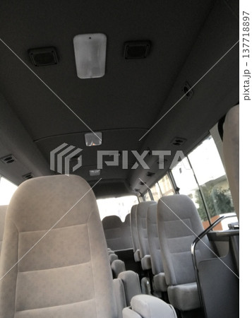 バス車内から見る景色 137718897