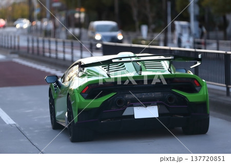 緑のスポーツカー イメージ 緑のスポーツカー イメージ 137720851