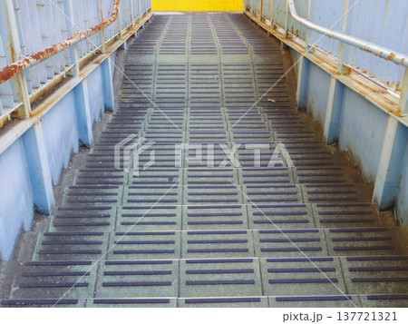 歩道橋 歩道橋 137721321